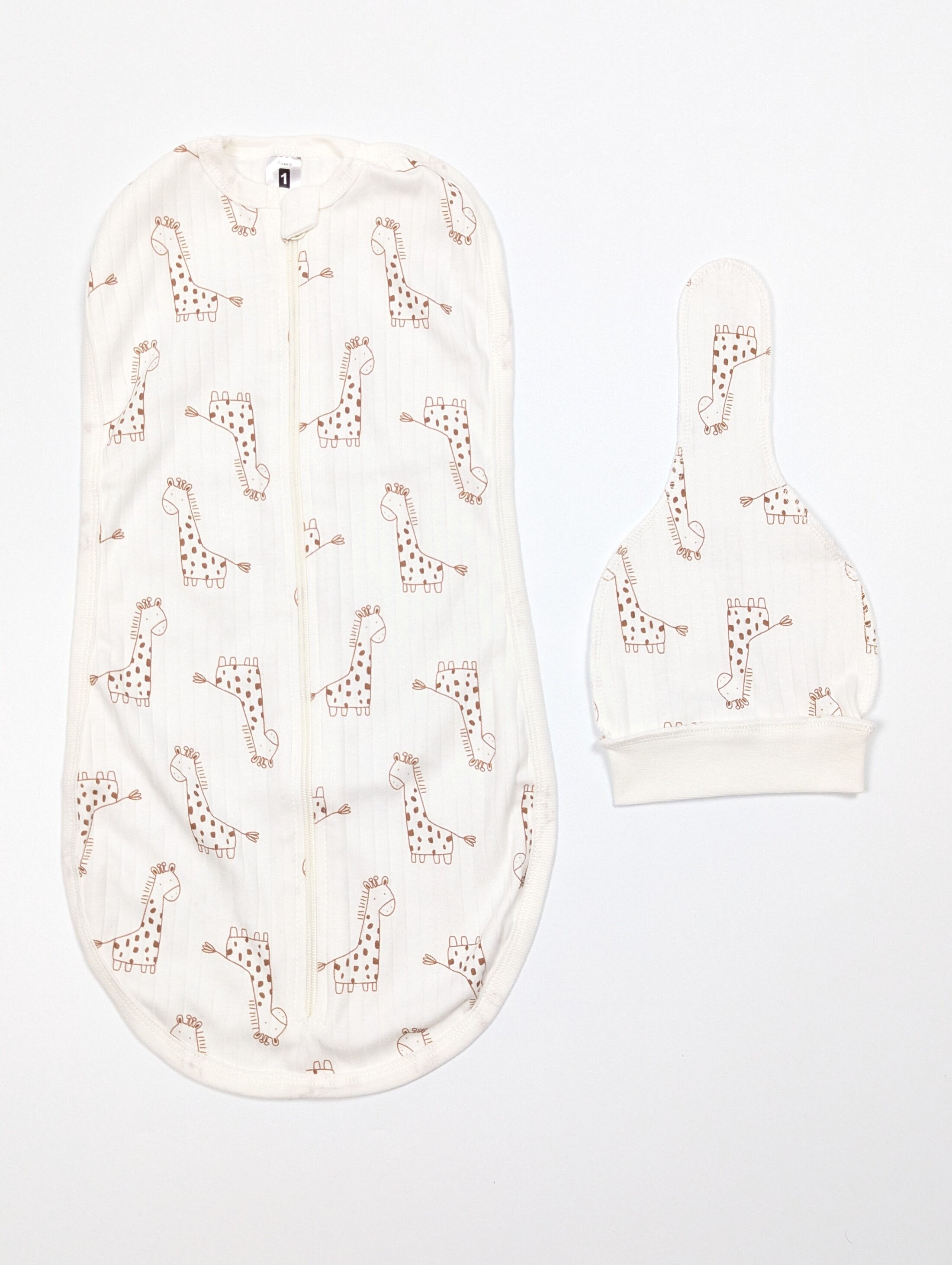 Комплект: Європелюшка-кокон з жирафами та шапочка інтерлок
